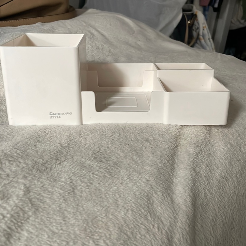 Desk organizer